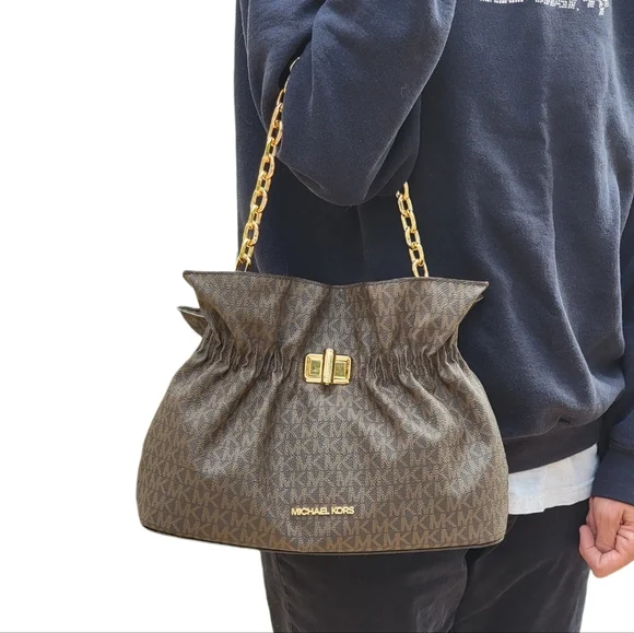 Michael Kors  Logo LG Crossbody Vanilla - Picture 9 of 10